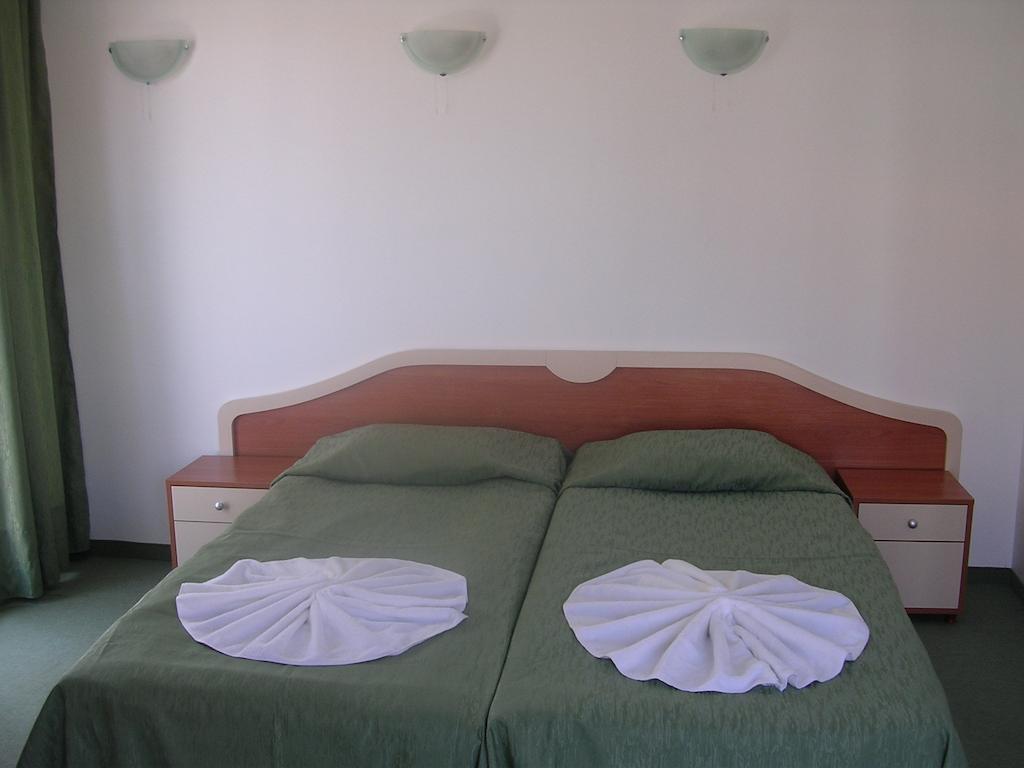 Pension Ruskovi Guesthouse Ravda Esterno foto